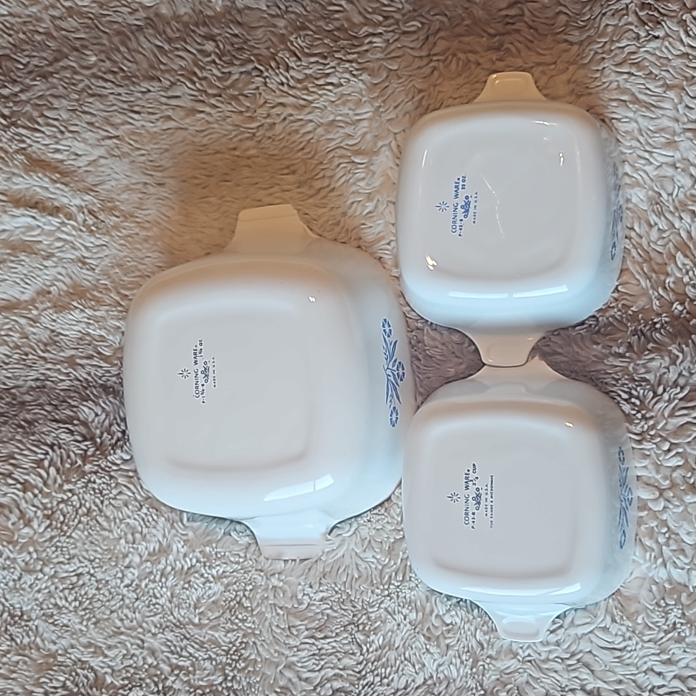 Beautiful Vintage Corningware blue cornflower 3-piece set. No scratches, dents.